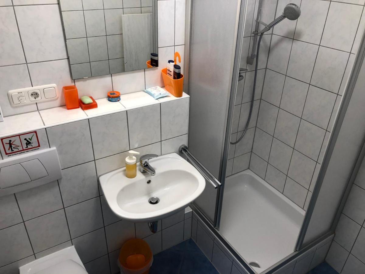 Altstadt Naehe 7 Min Fussweg Ueber Alte Maibruecke Zu Pension Mit Balkon & Garten, Ideal For Long Stay, Relocation Ochsenfurt Exterior photo